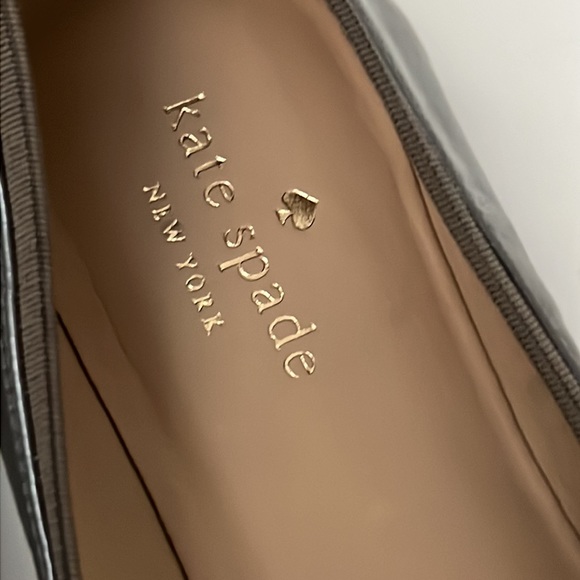 Kate Spade Tock Bow Ballet Flats in Lite Grey Patent Leather Women’s Size 7.5 - Picture 5 of 16